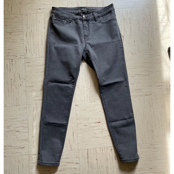 Women’s Forever 21 Plus Size Jeans - Picture 2 of 5